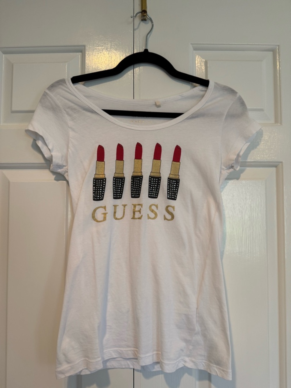Y2K GUESS White Tee with Red Lipstick Row and Gold Logo